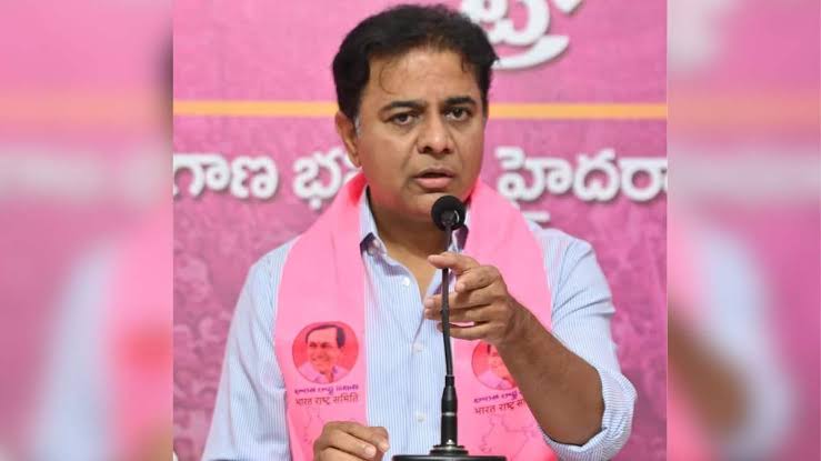 Andhra Pradesh fields get water, while Telangana lets it flow into sea: KTR