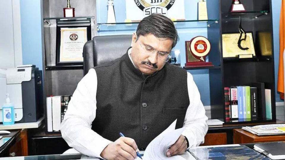 Jyothi Buddha Prakash assumes charge as Singareni CMD