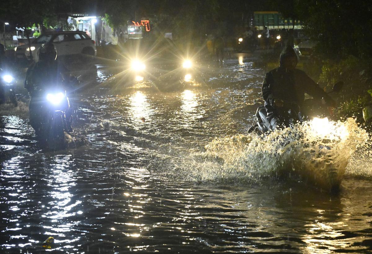 Overnight rain triggers traffic chaos in Hyderabad