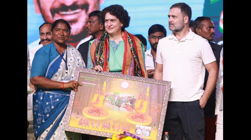 rahulgandhitermedtheupcomingassemblypollsintelanganaabattlebetweendorala(feudallords’)telanganaandprajala(commonman’s)telangana