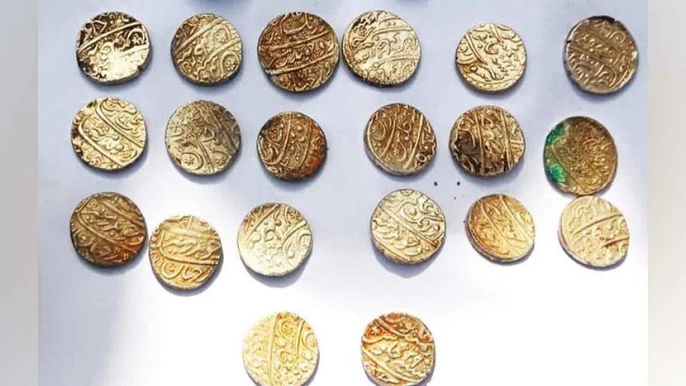 MNREGS workers find Nizam era coins in farmer’s field in Siddipet