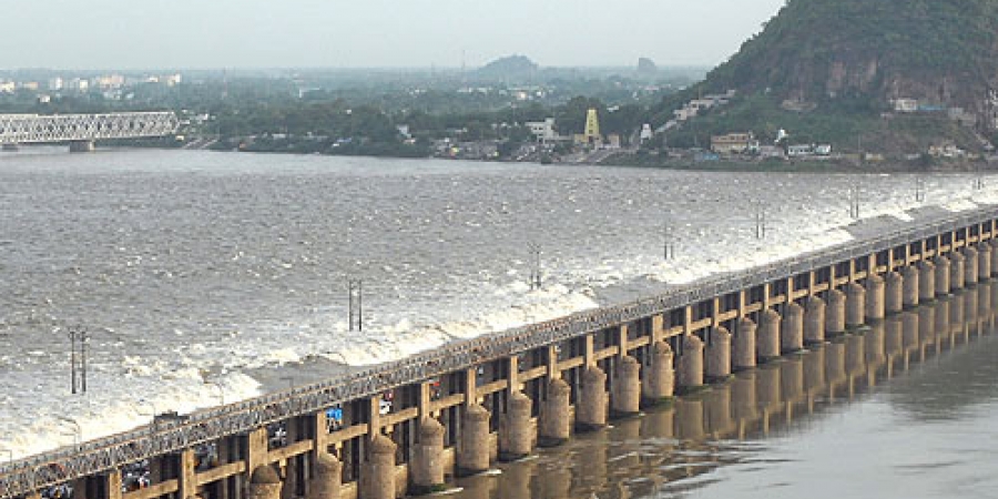 telanganaandhrapradeshcmsaskofficialstomakestrategytodivertgodavariwaterintosrisailamproject