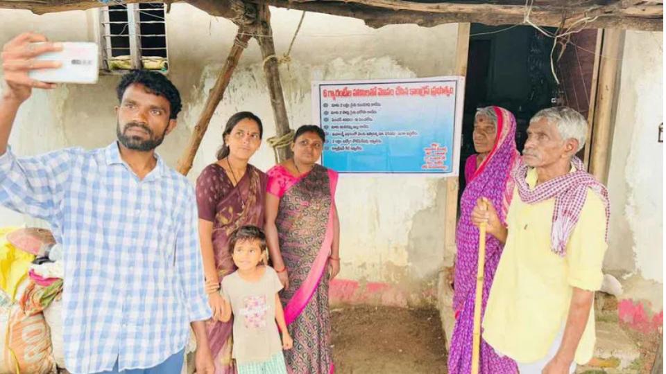 Adilabad residents display boards against Congress, send selfies to Rahul Gandhi