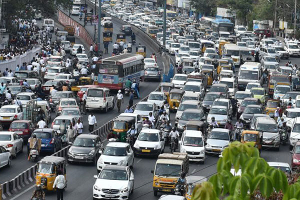 trafficsnarlsturningintonightmareinhyderabad’sgachibowli