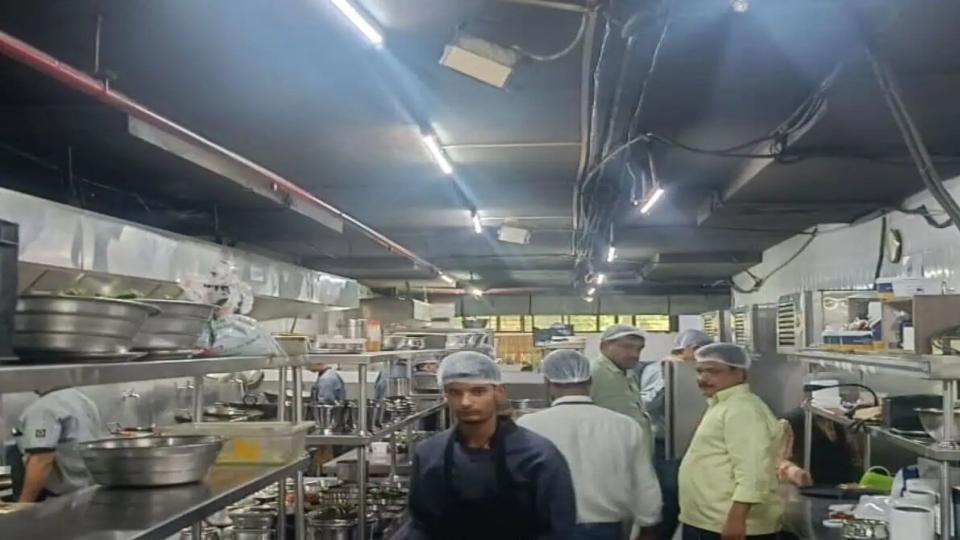 foodsafetyteamcontinuesraidsatrestaurantsinhyderabad