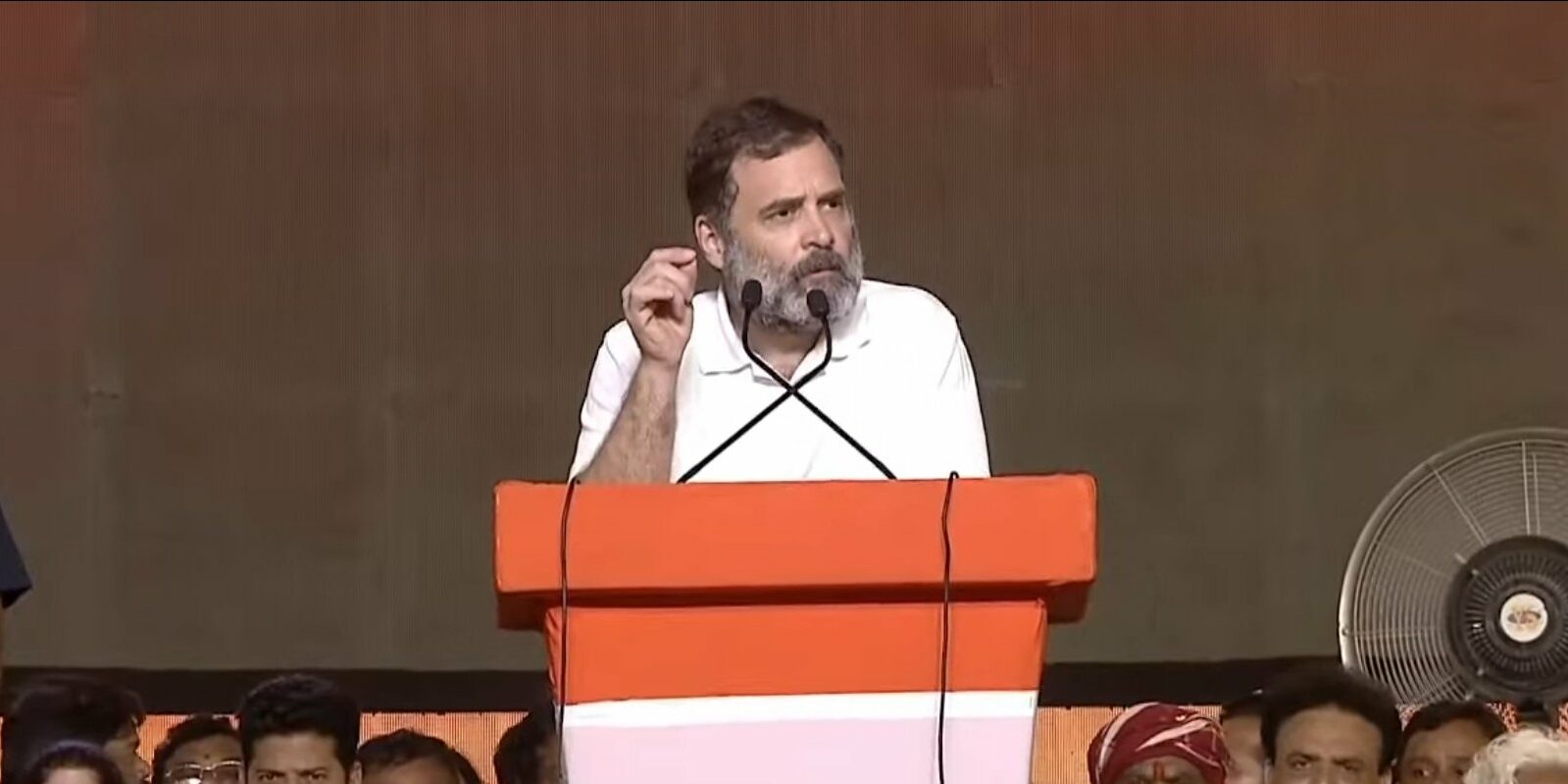 congressleaderrahulgandhipromisesrs4000permonthpensiontoagedpersonsandwidows