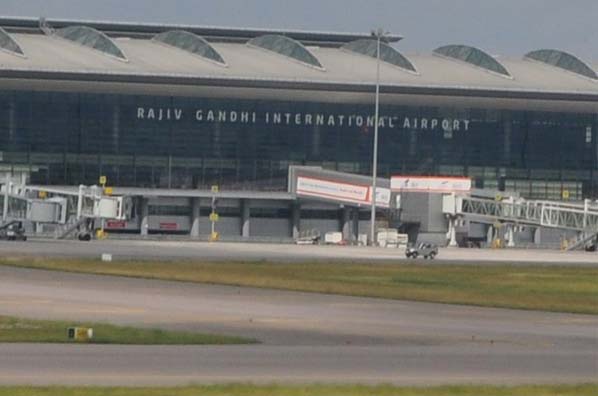 hyderabadairportissuestrafficadvisoryduetosurgeinstudenttravel