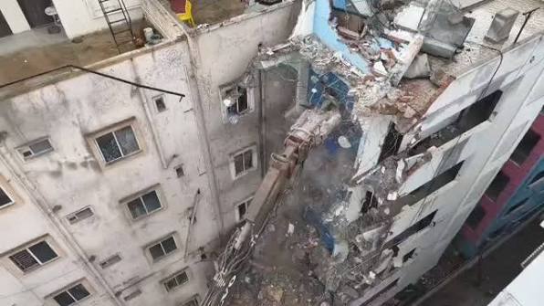 HYDRAA demolishes tilted four-storey apartment in NTR Nagar