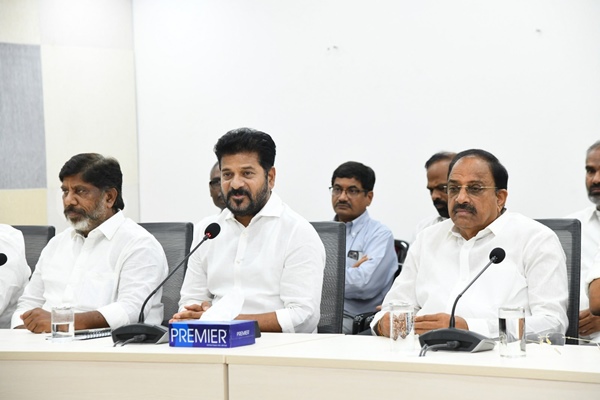 telanganastatecabinetapprovesproposaltowaivecroploansforeachfarmerinthestatebyaug15