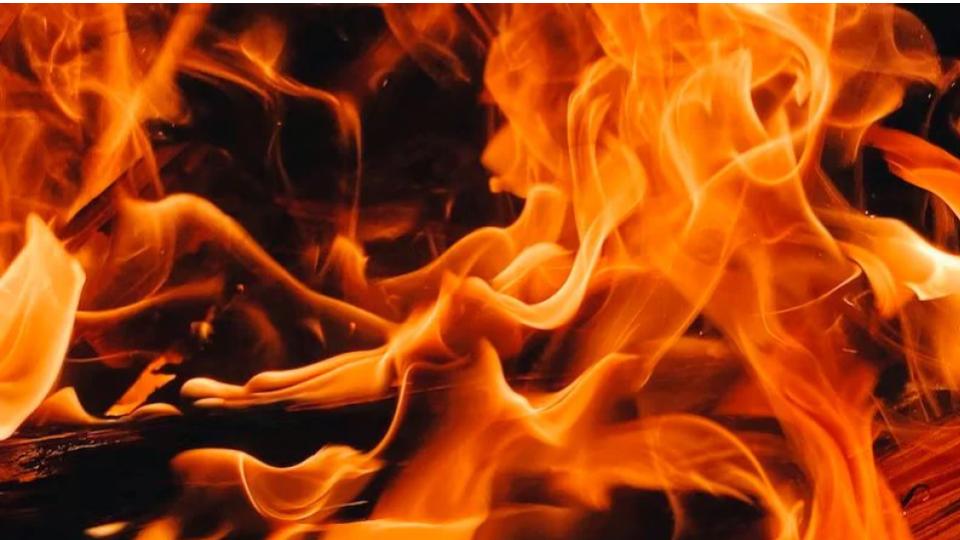 Fire brokes out at a mechanic shop in Shahalibanda