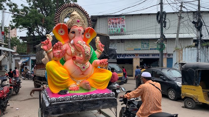 Traffic diversions in Dhoolpet for Ganesh idol sales