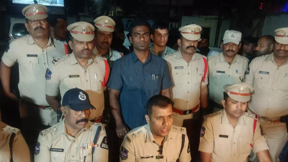 Hyderabad City Police Conducts Search Operation In Old City