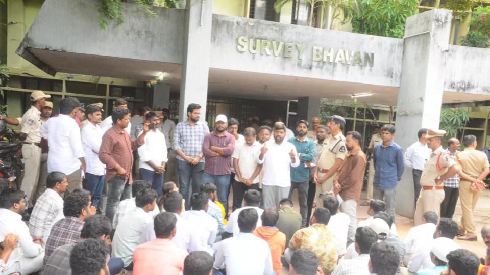 Licensed Surveyors Continue Protest, Press for Rs 30k Salary and Job Security