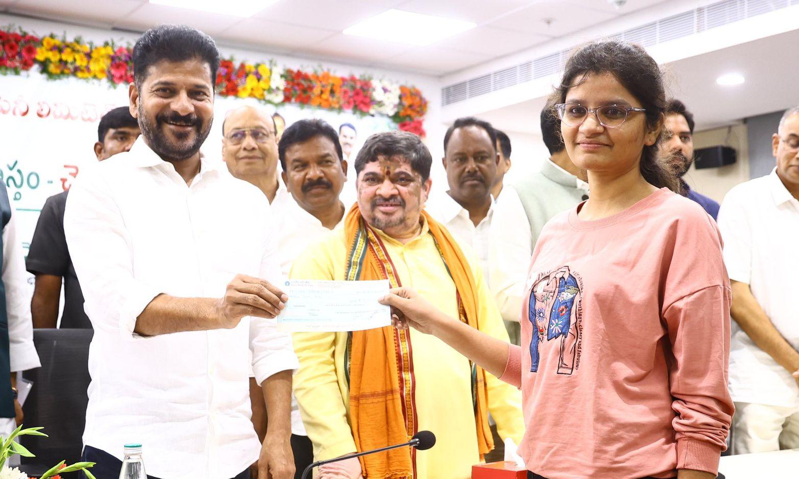 revanthreddyannouncestheestablishmentofyoungindiaresidentialschoolsineveryassemblyconstituency