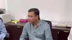 akbaruddinowaisimeetshealthofficials