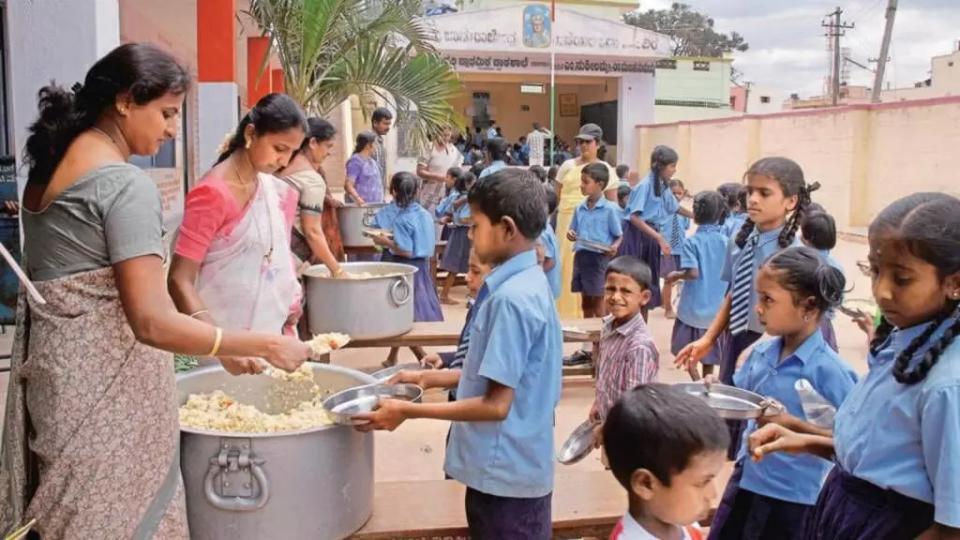 Fish to replace chicken served in midday meals in Telangana Govt schools