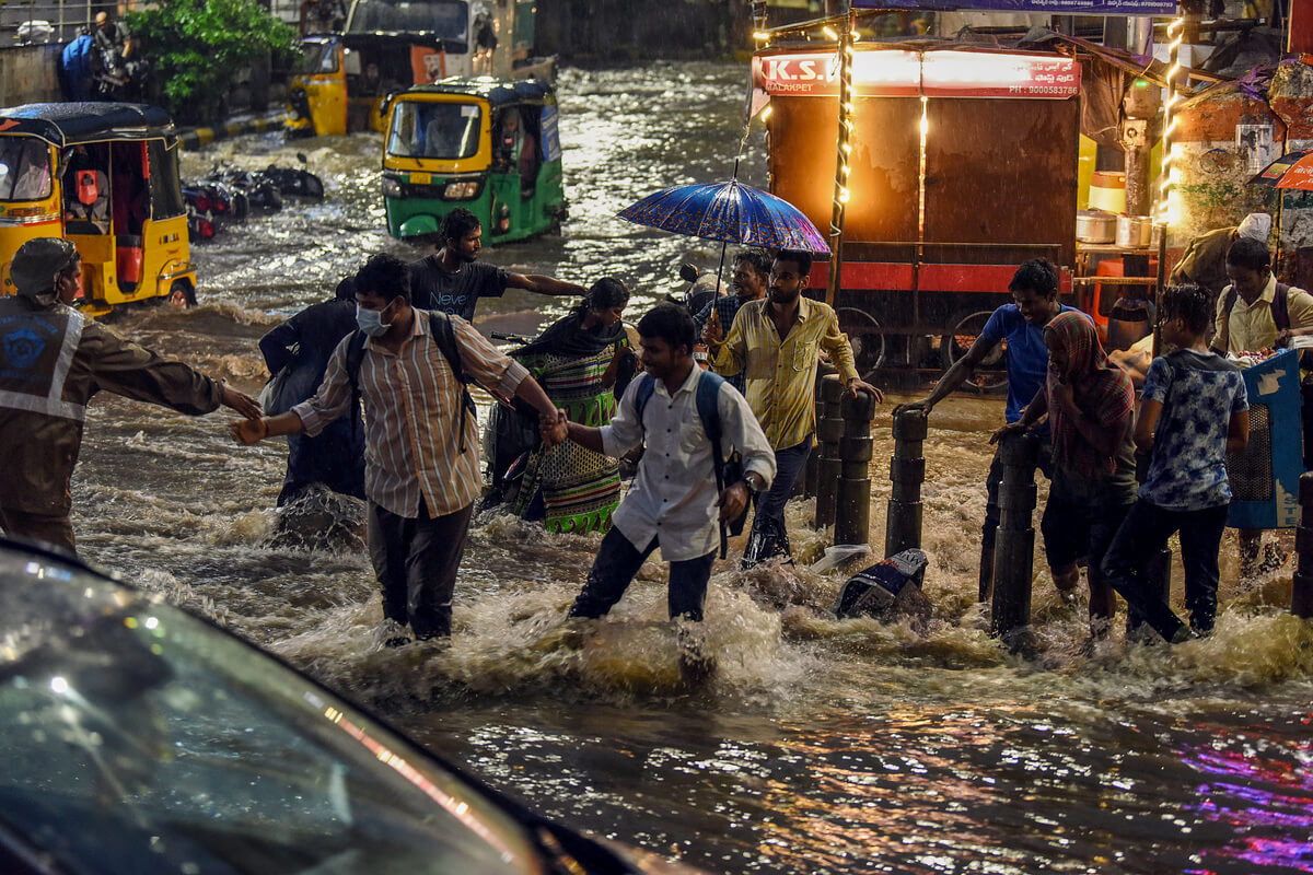 heavyrainsbringrespitefromsummerheatinhyderabad