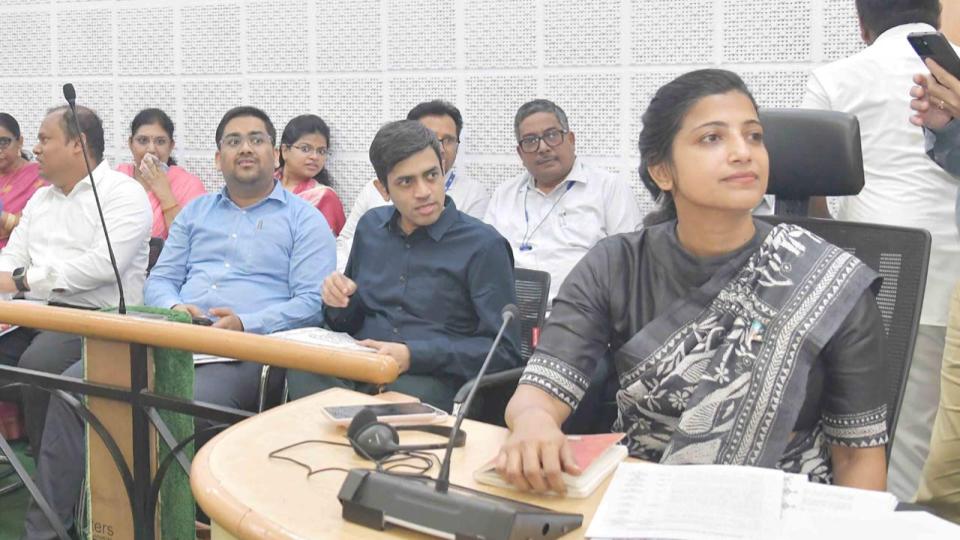 ghmccommissionerassurescorporatorstoresolvecivicissues