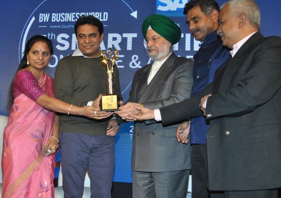 ktrreceivesurbanleaderoftheyearawardbyhardipsinghpurihailskcrforguidinghim