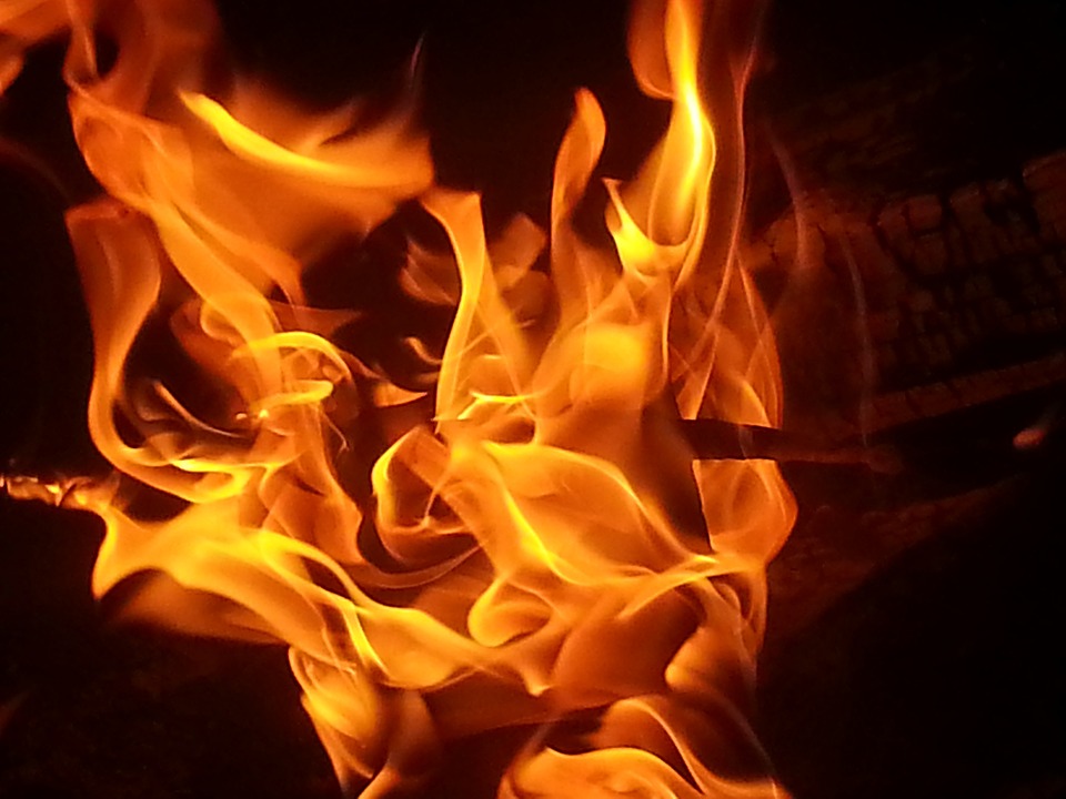 unemployedmansetswifeonfireforfailingtocrackmbbsentrance