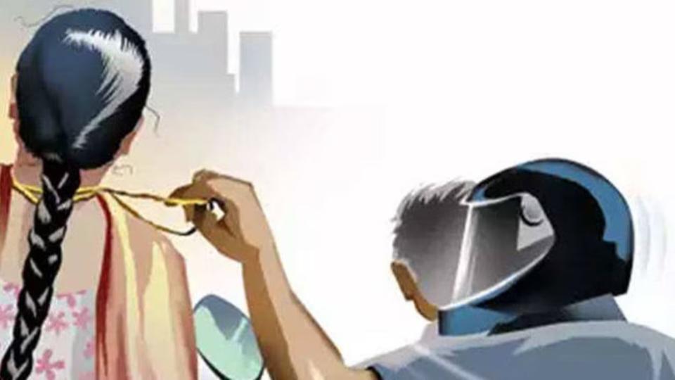 Man snatches managalsutra of an elderly woman in Medak