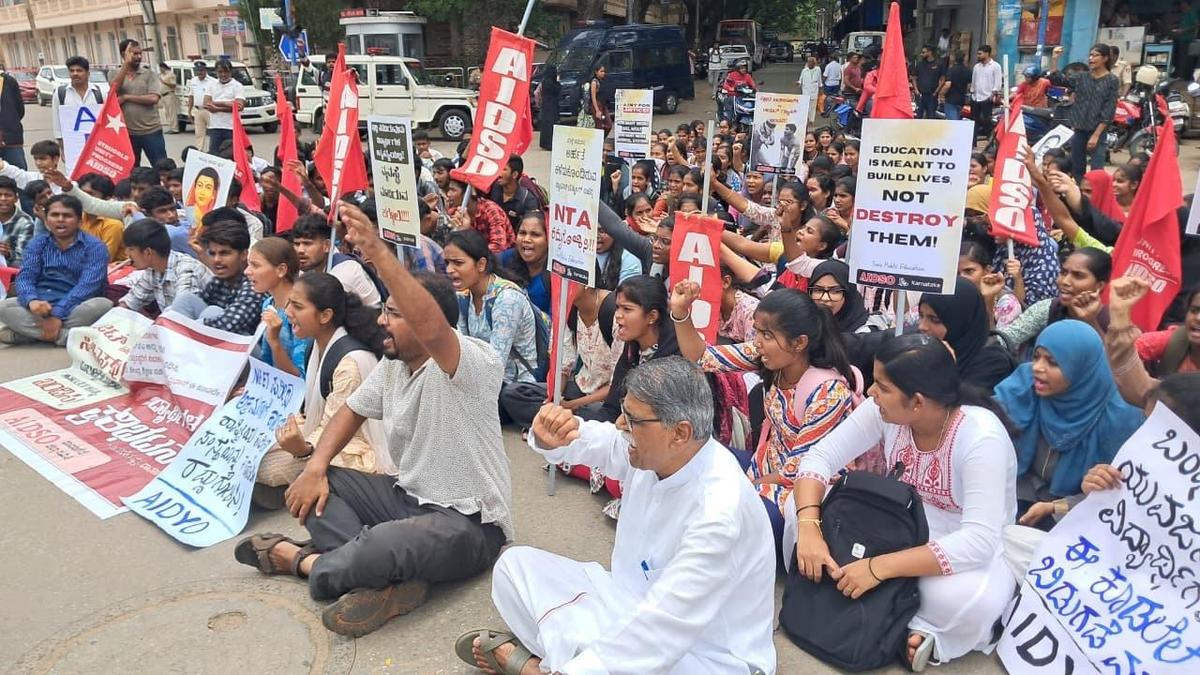 Students protest in Hyderabad over NEET paper leak, demand judicial probe into Delhi lathi-charge
