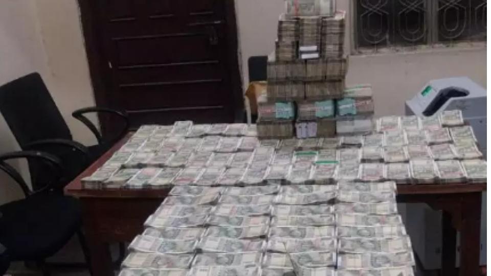 ACB Finds Rs.1.50 Cr in Land Records Official’s Bank Locker