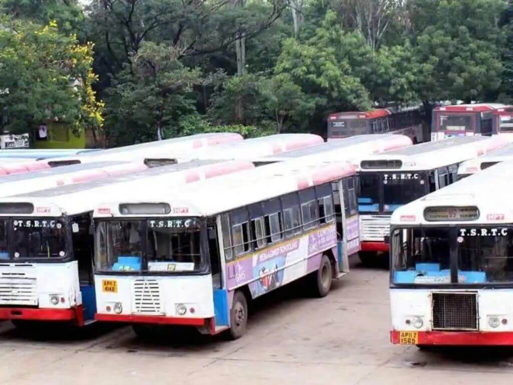womangovernmentofficialtakesstandagainstfreebusserviceintelangana