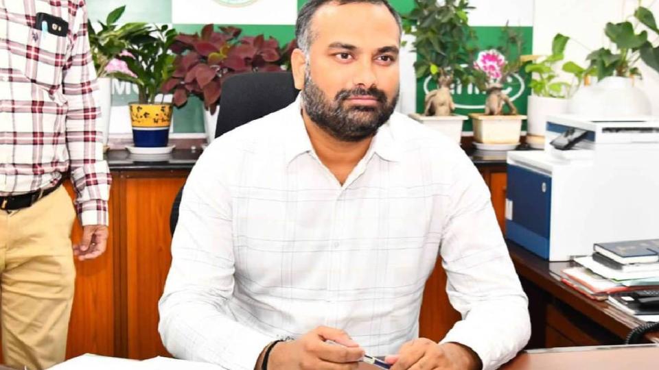 ghmcissueswarningagainstabandonedvehiclesoncityroads