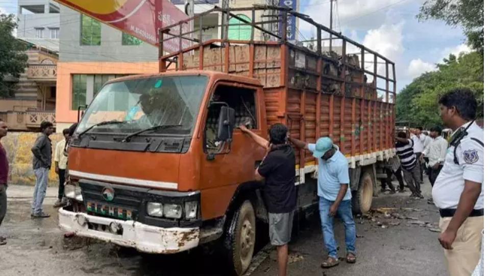 Liquor-laden truck catches fire in Ramanthapur, no casualties