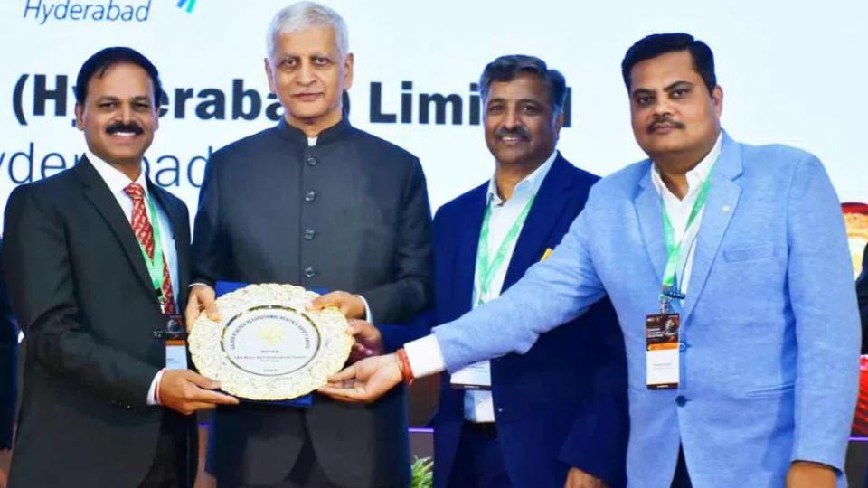 hyderabadmetrowinsgoldenpeacockaward