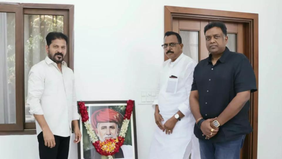 cmrevanthreddyleaderspaytributestojyotiraophule