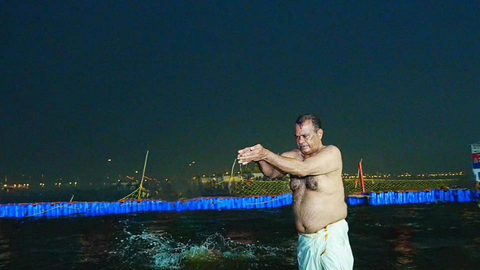 telanganaministervenkatreddytakesholydipatmahakumbh