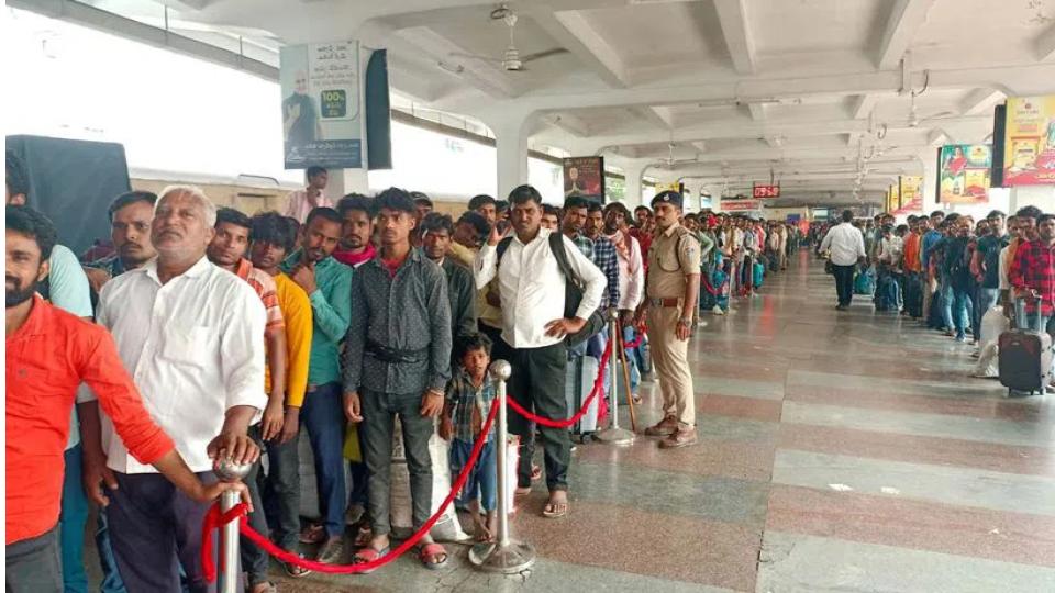 secunderabadrailwaystationwitnesseshugerushofpassengersaheadofdiwali
