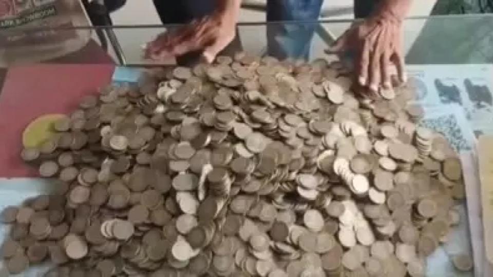Man Buys Bike Paying Rs 1.1 Lakh Entirely in Rs 10 Coins in Yadadri