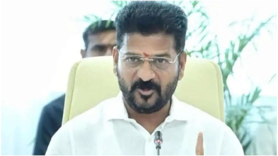 CM Revanth Urges Centre to Fast-Track Hyderabad Metro Phase II Approval
