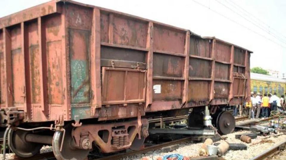 Goods train derails at Uppariguda, Malkajgiri Circle, multiple coaches affected
