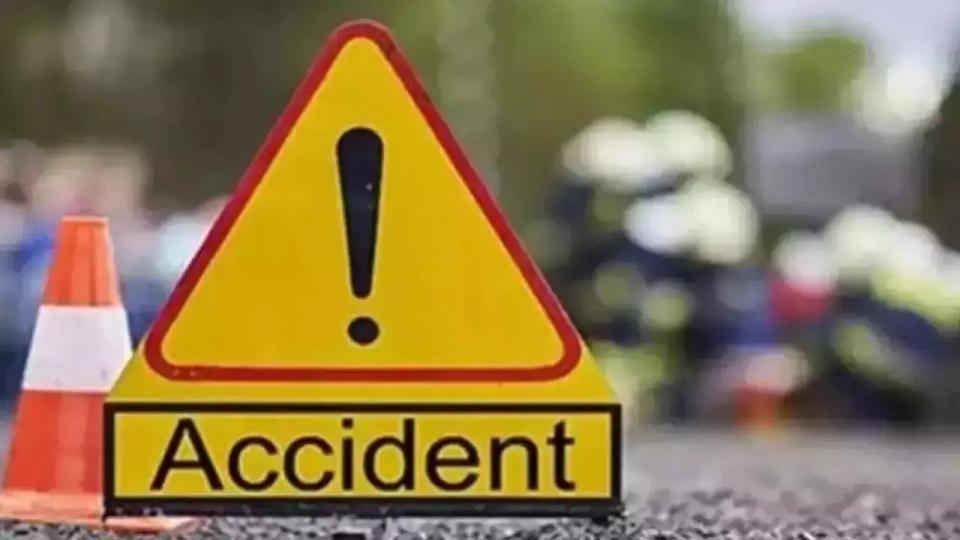 onelabourerkilledtwoinjuredinaccidentinhyderabad