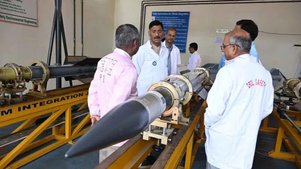 Raksha Rajya Mantri visits DRDO in Hyderabad