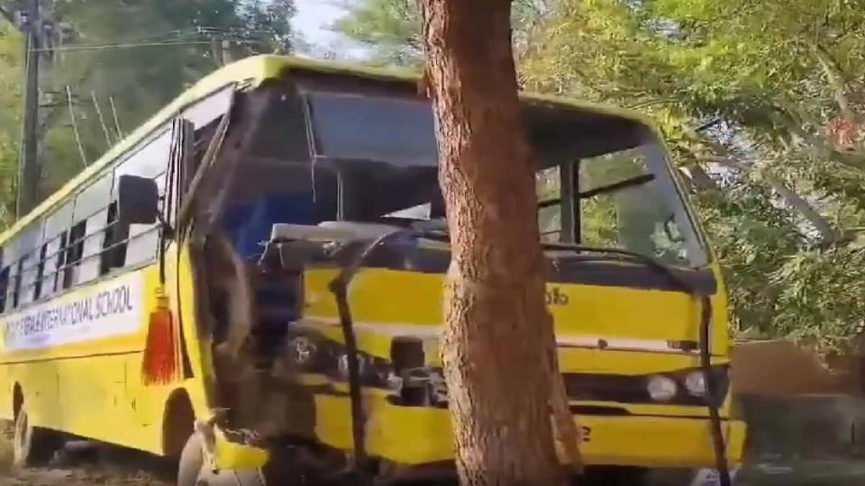 hyderabadschoolbuscrashesintoatreestudentsinjured