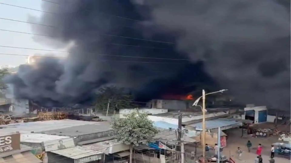 massivefirebreaksoutinaramghar