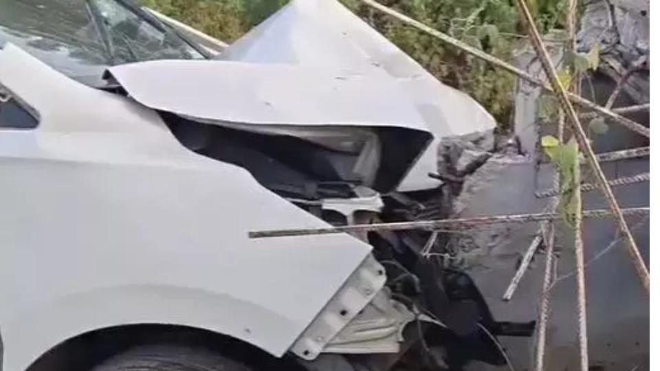 Four killed, driver injured in road accident near Shamshabad