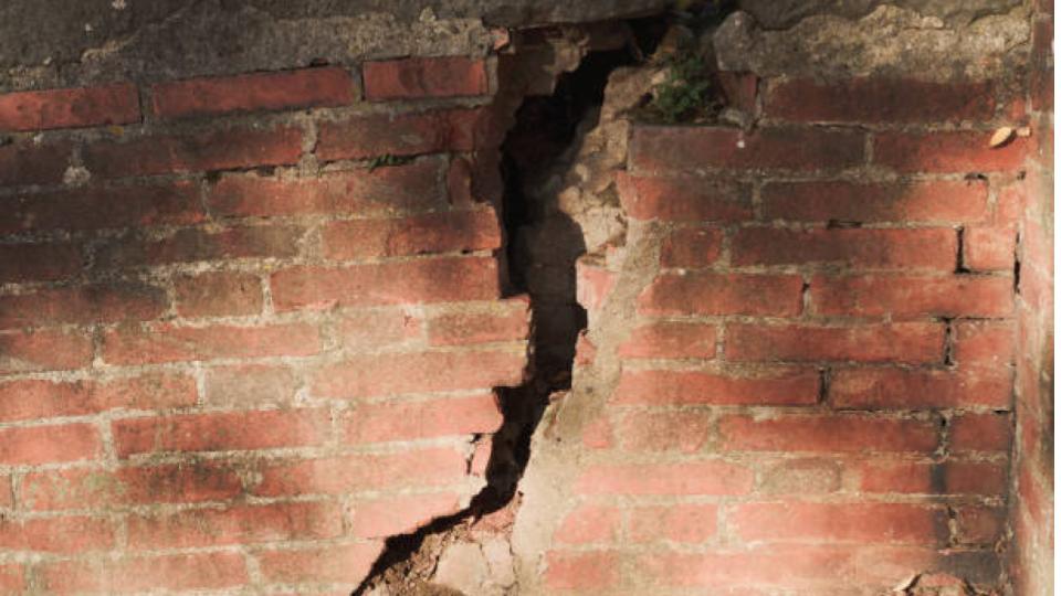 Temple wall collapses in Puppalaguda, no casualties