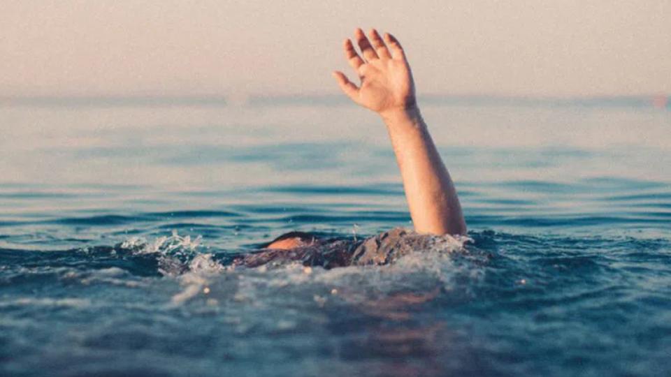 Minor boy drowns into well while plucking fruits in Karimnagar