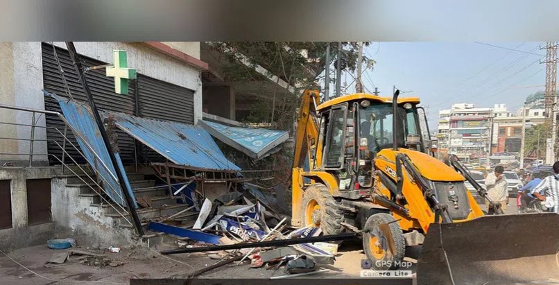Cyberabad Municipal Corporation removes over 50 encroachments