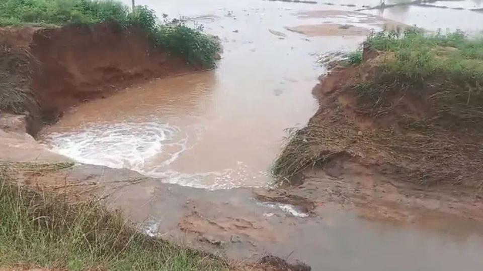 Singur canal suffers breach again in Pulkal mandal
