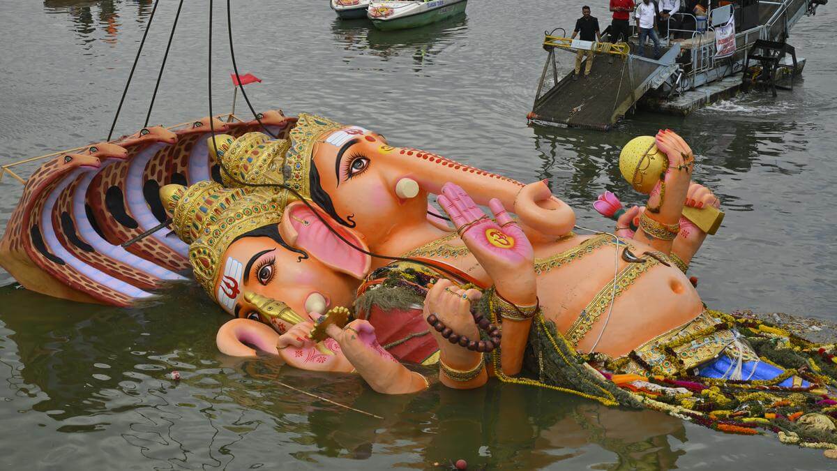 Hyderabad bids farewell to Khairatabad Ganesh, idol immersion concludes at 1.45 pm
