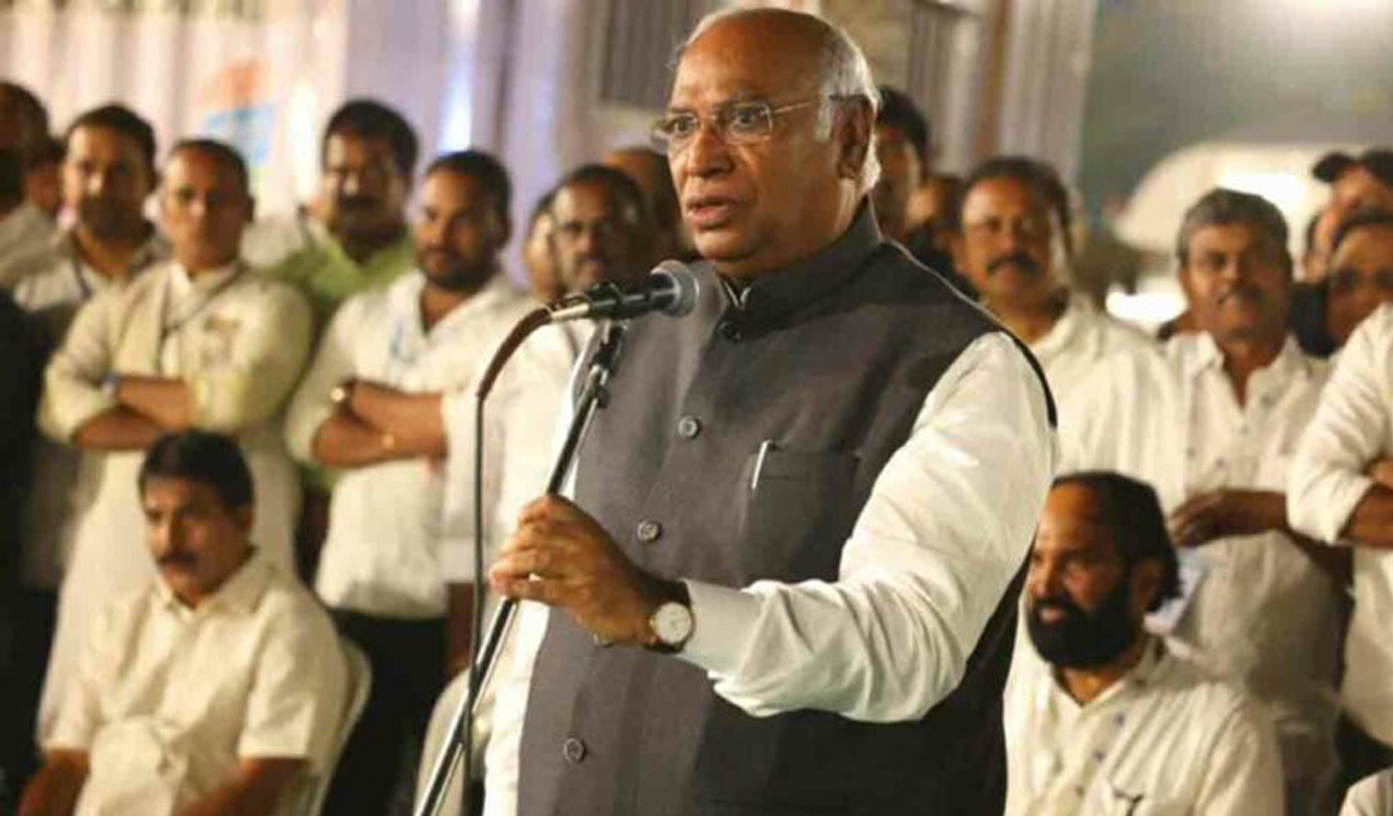 mallikarjunkhargeaddressesthepublicmeetingsinalampurandnalgonda