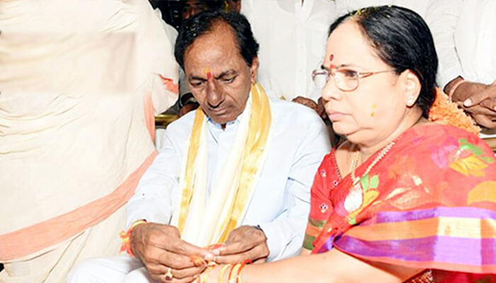 cmkcralongwifevisitsriujjainimahakalidevasthnaminsecunderabad