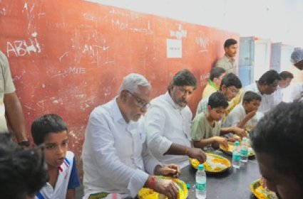 bhattivisitspeddapurresidentialschoolafterktr’sdemand